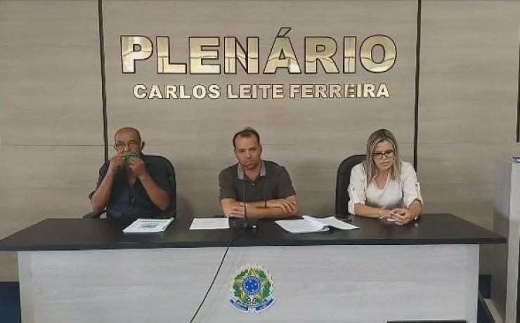 Vereadores vicente campos e vanderley farias tomam posse na câmara de desterro